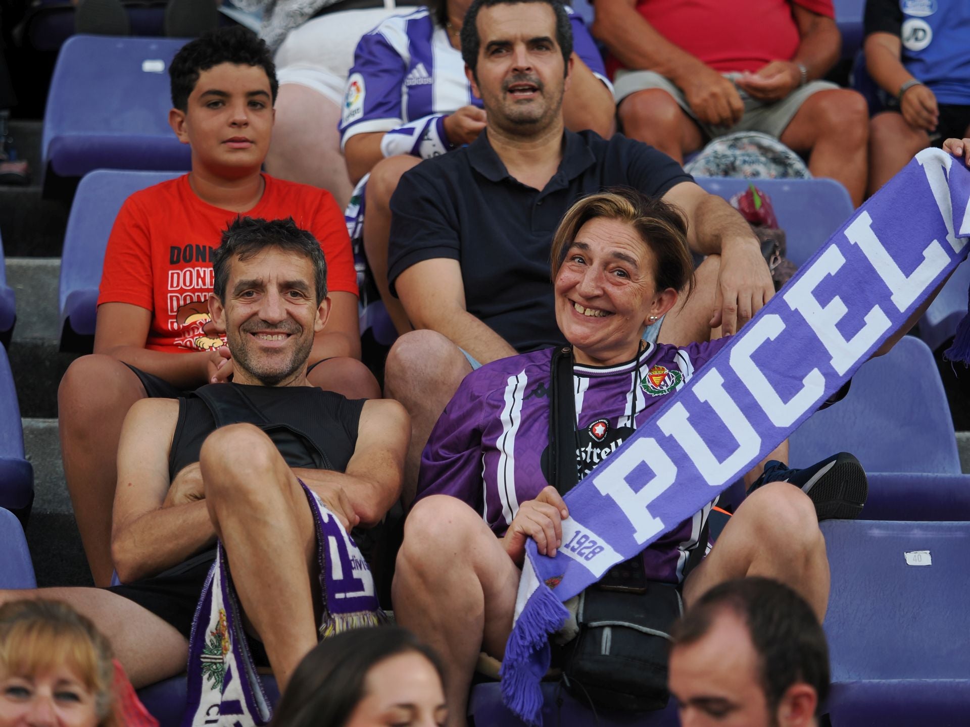 Búscate en la grada del Real Valladolid-Ceuta (3/3)