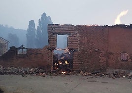Las casas de San Pedro de Cansoles, pasto de las llamas