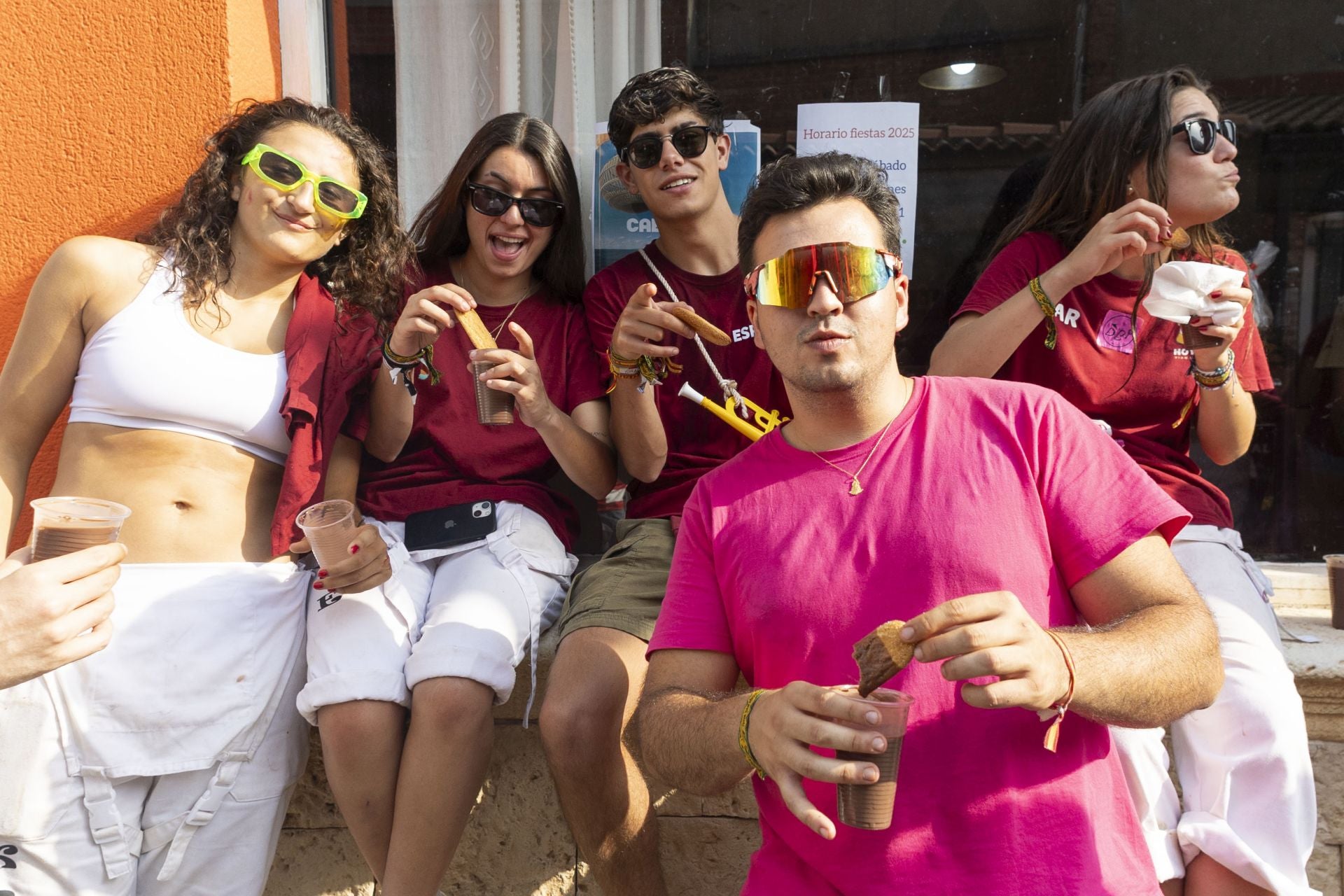 Pasacalles y chocolatada en las fiestas de Viana de Cega