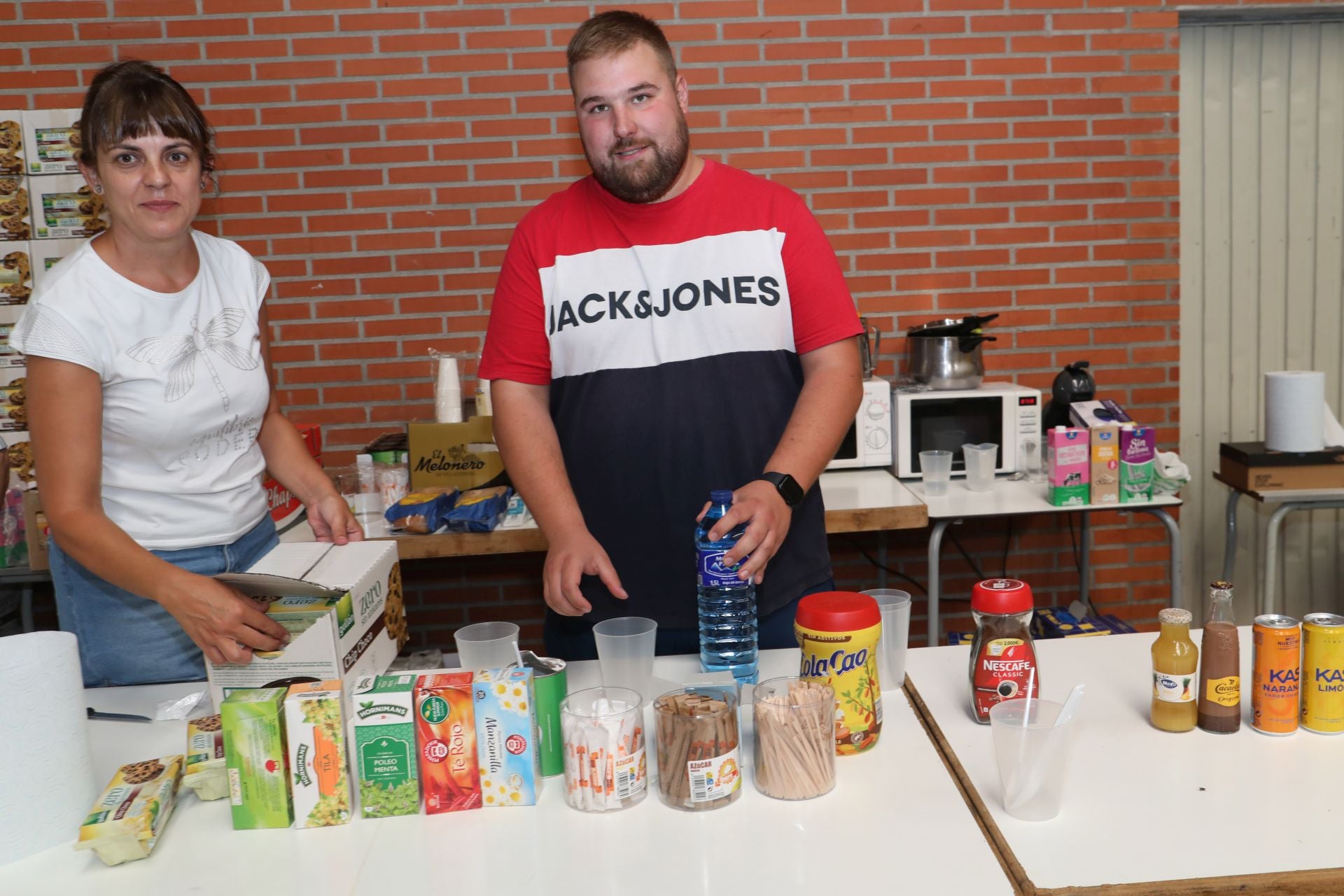 La solidaridad en horas de angustia en el Polideportivo de Saldaña