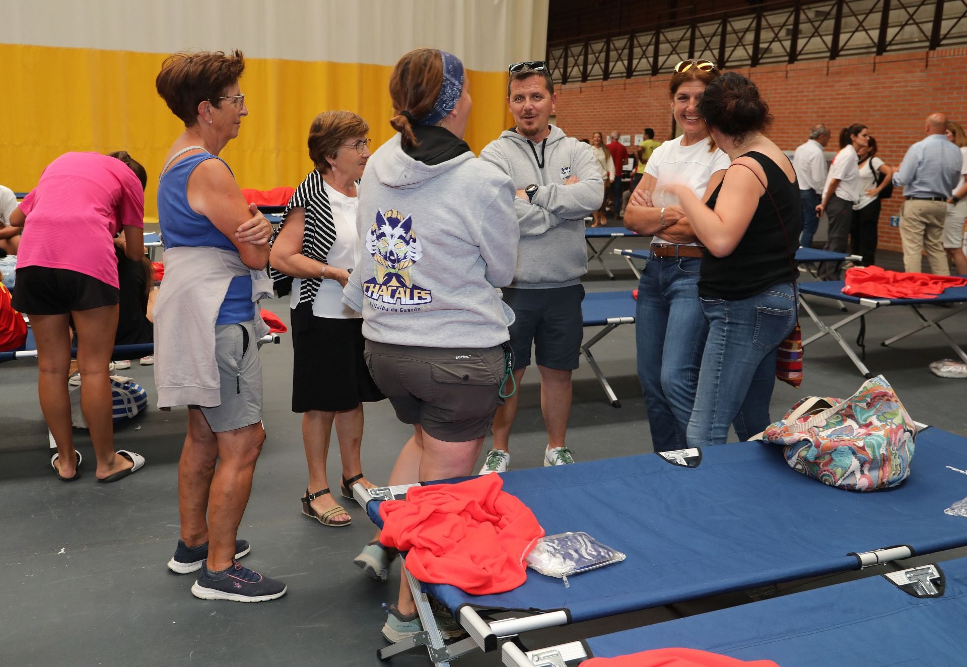 La solidaridad en horas de angustia en el Polideportivo de Saldaña