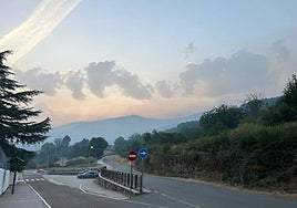 Los dos grandes incendios que amenazan este lunes Salamanca: el peligro llega desde Portugal y Cáceres