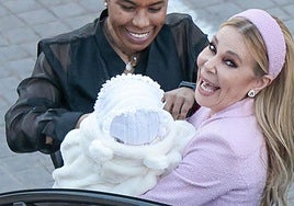 Ana Obregón, muy sonriente en el bautizo de su nieta Ana Sandra.