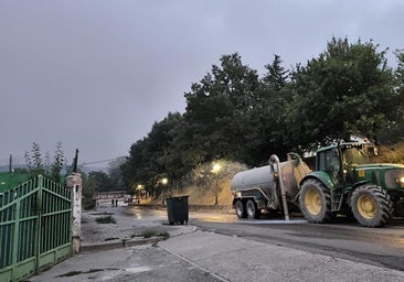 El fuego llega al pinar de Mantinos y Guardo trabaja para protegerse