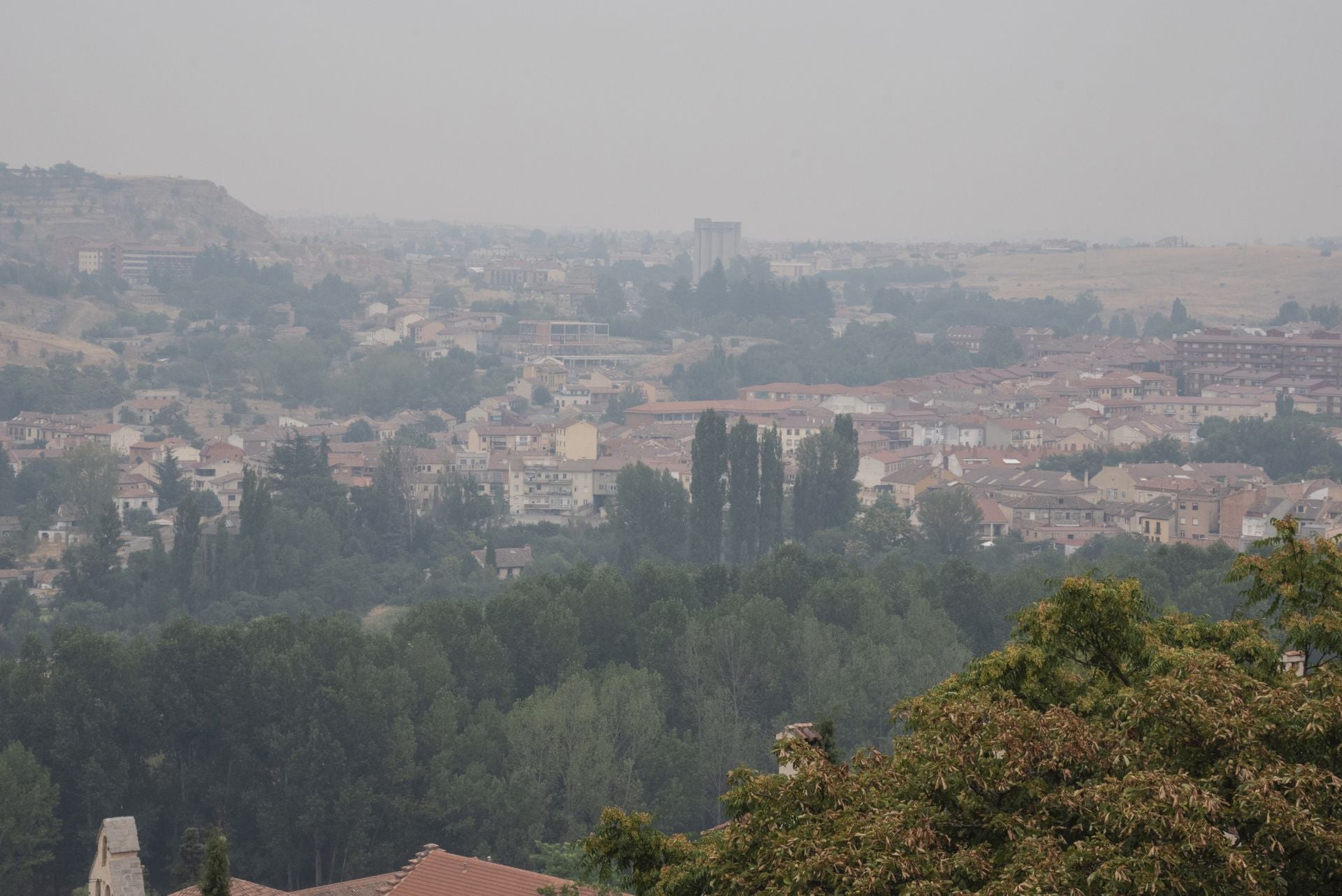 Niebla de humo en Segovia