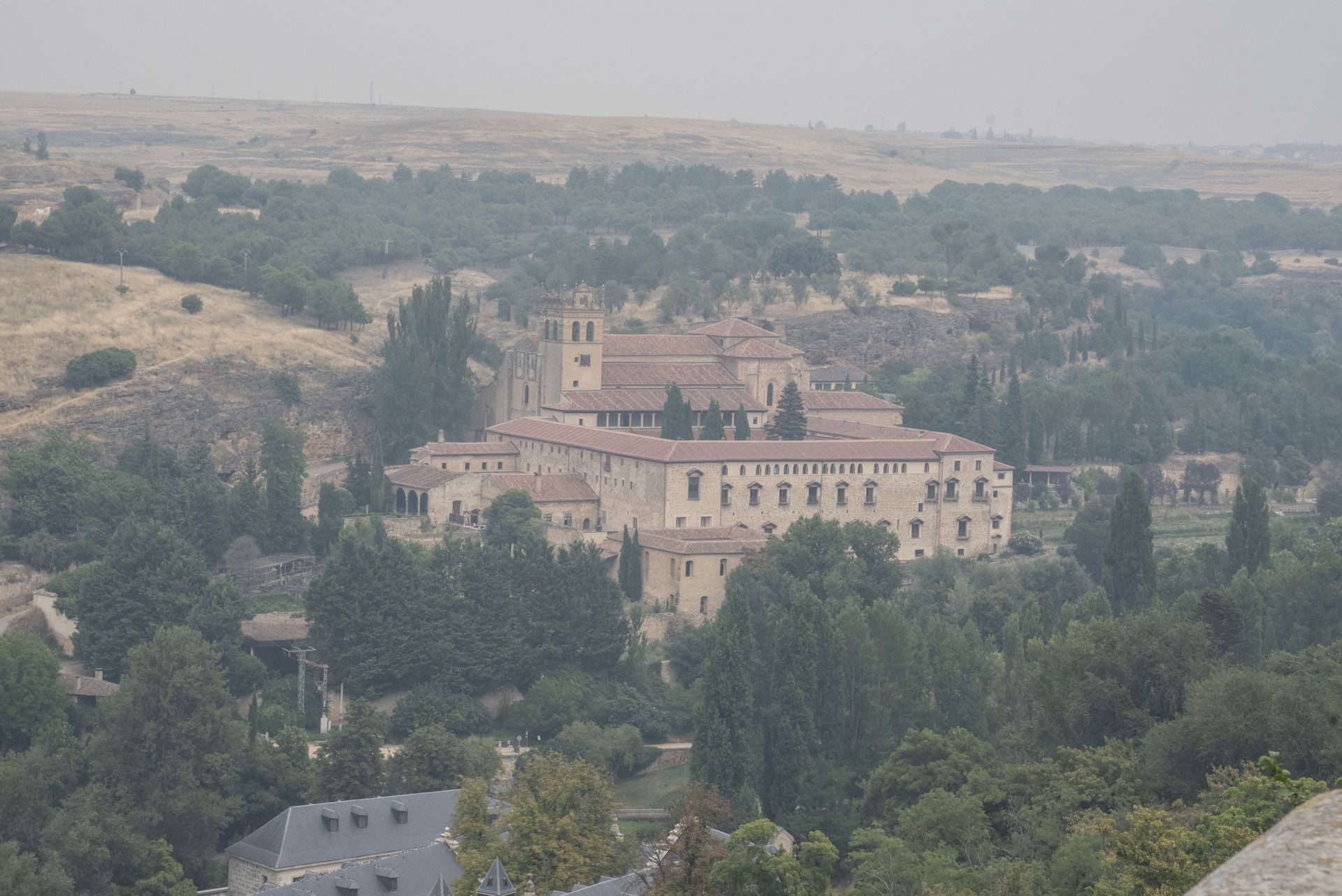 Niebla de humo en Segovia