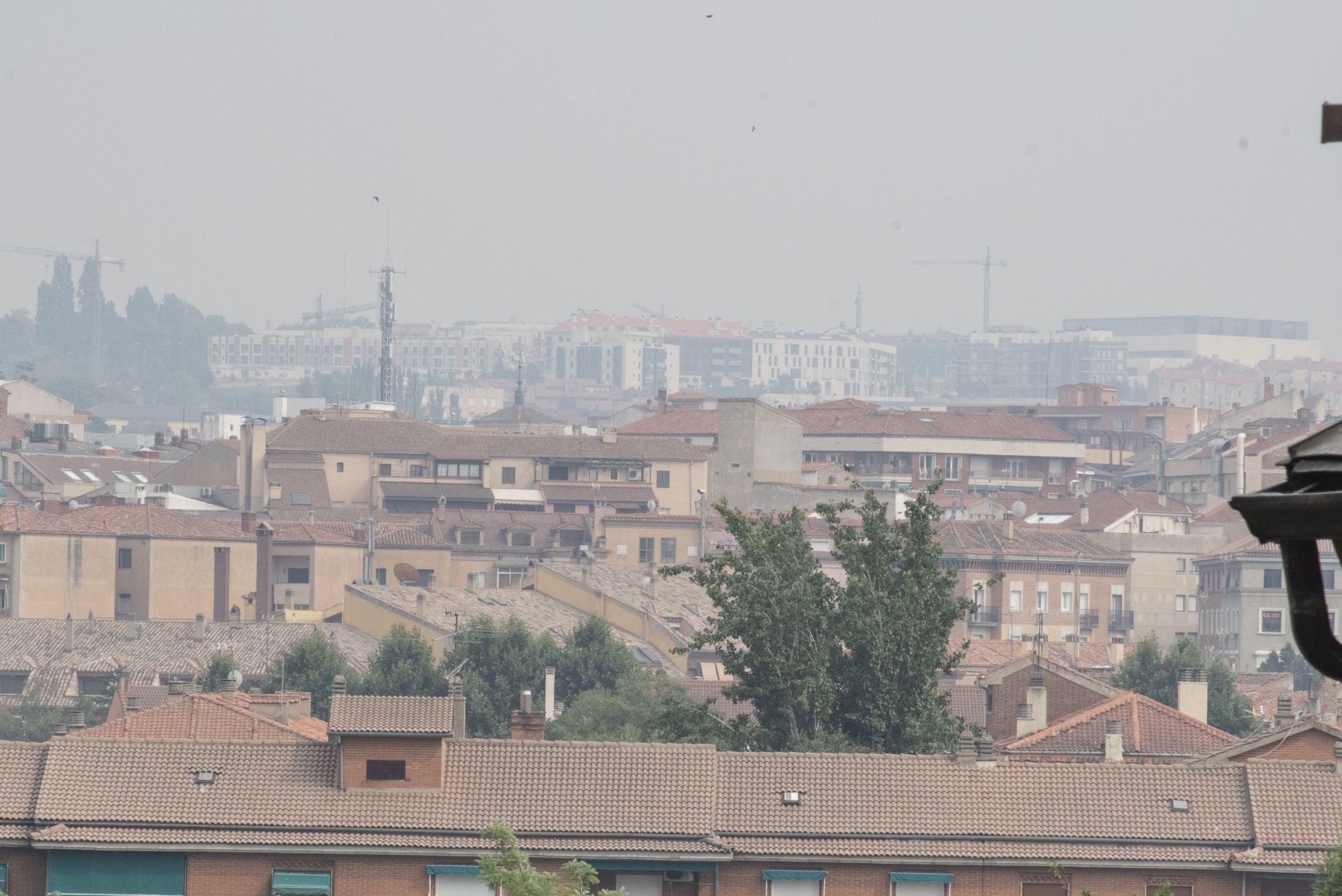 Niebla de humo en Segovia