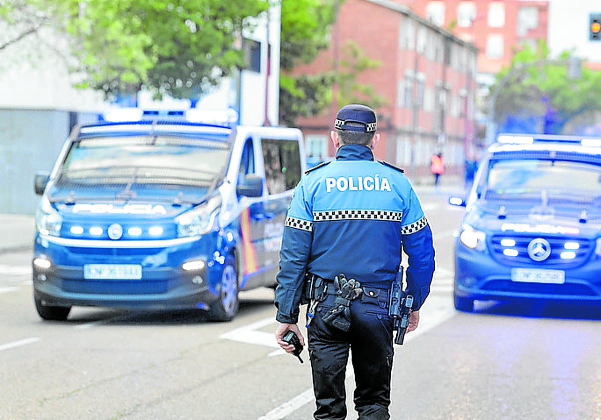 Imagen de archivo de un policía local en Valladolid.