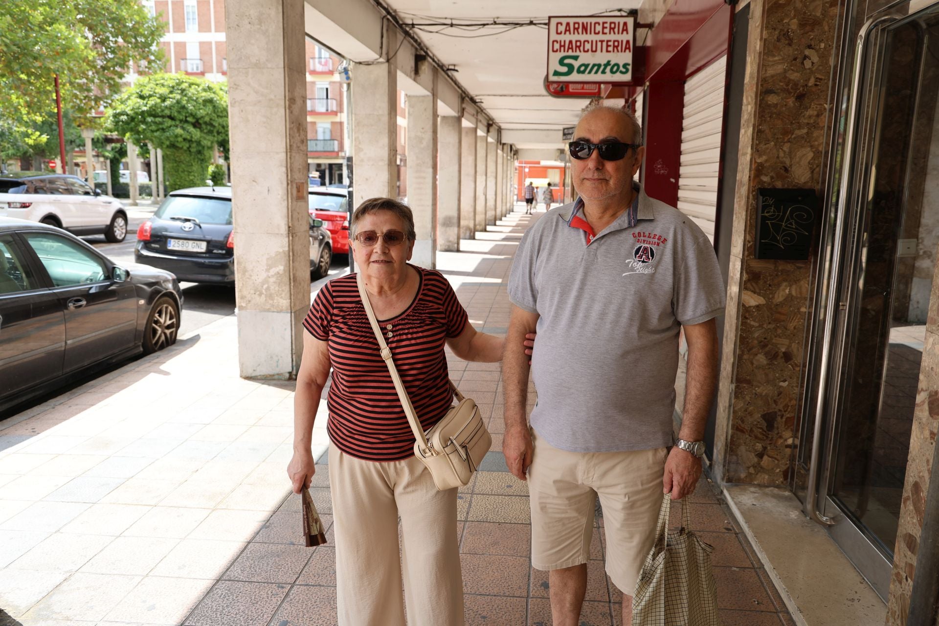 Purificación Benito y Santiago Martínez, vecinos del barrio.