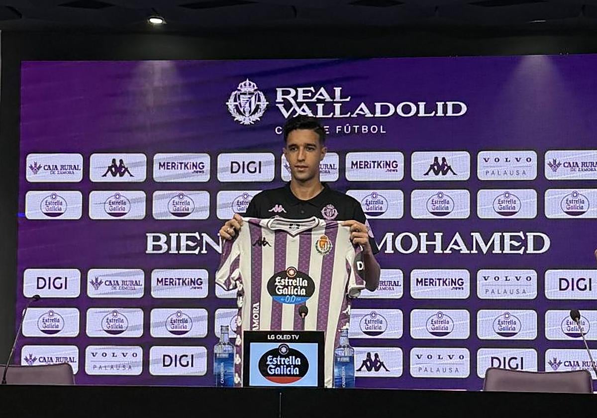 Mohamed Jaouab en su presentación oficial como nuevo jugador del Real Valladolid.