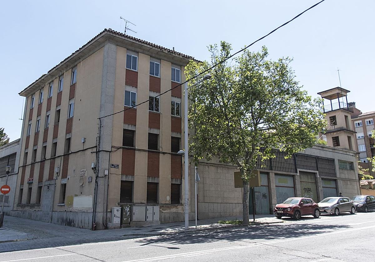 Edificio del antiguo parque de bomberos a demoler.