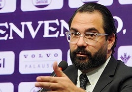 Víctor Orta en una rueda de prensa del Real Valladolid.
