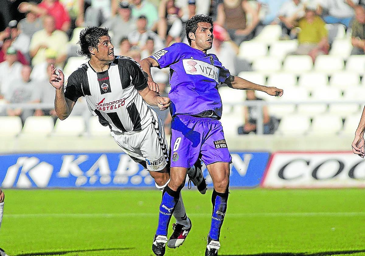 Javi Baraja no evita que Tabares remate a puerta en el último Castellón-Real Valladolid, temporada 2006-07.