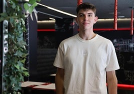 El jugador de baloncesto Sergio de Larrea en el restaurante Niza.