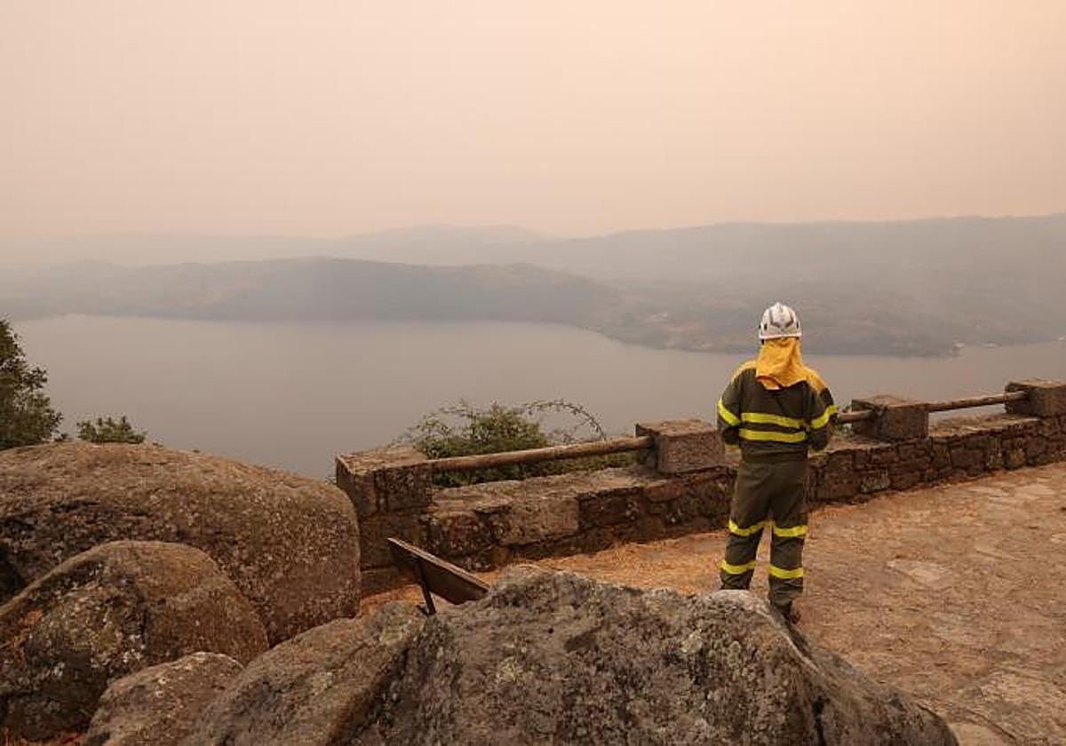 Vistas al Lago de Sanabria desde San Martín de Castañeda, este martes.