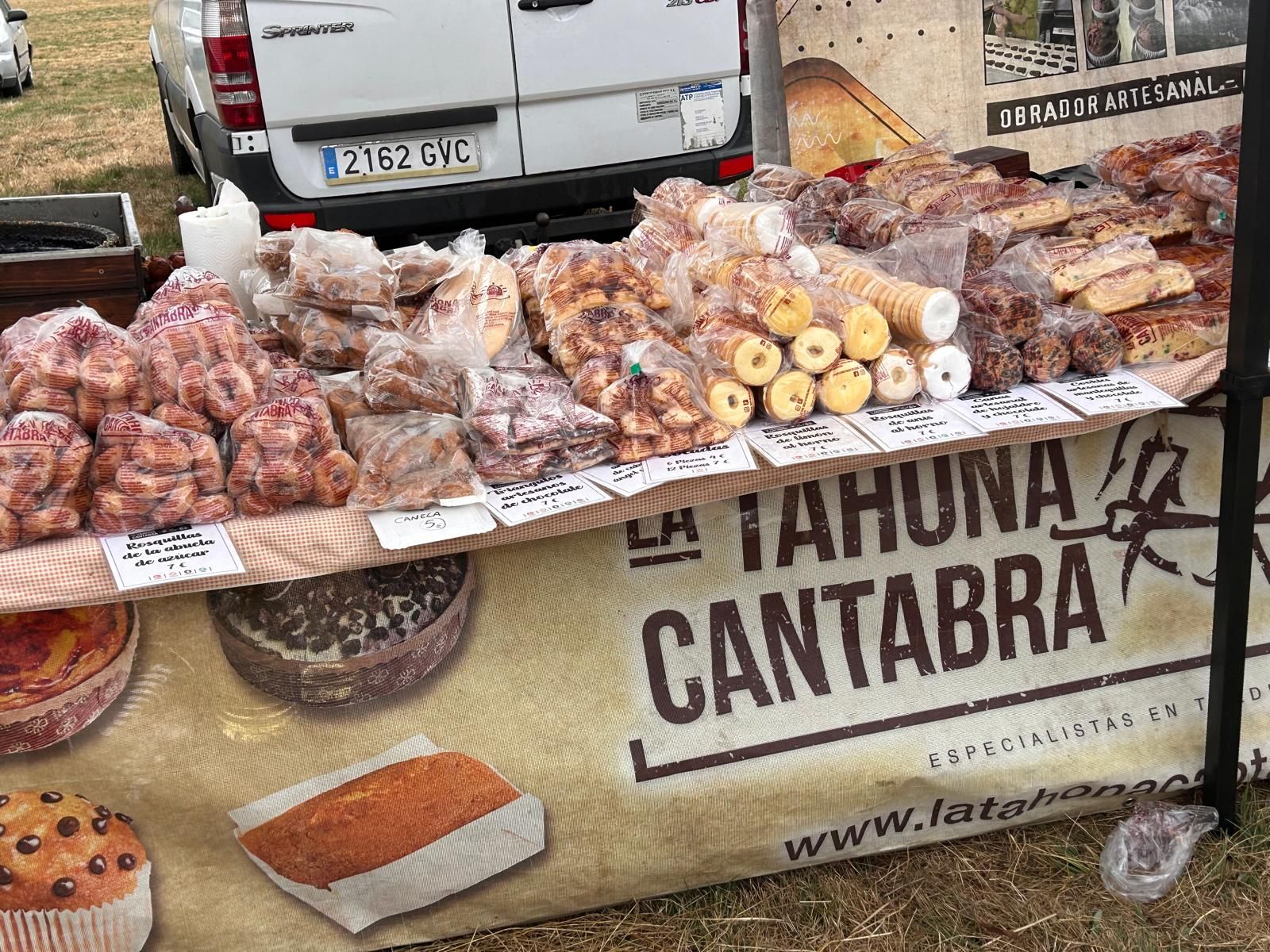 Animada feria de ganado vacuno en La Pernía