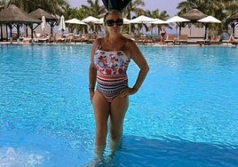 Belén Esteban posa desde un hotel en Gran Canaria.