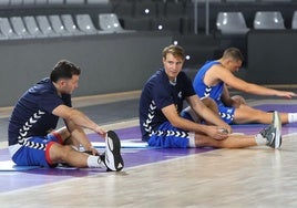 Los jugadores del Súper Agropal Palencia se ejercitan en el arranque de la pretemporada.