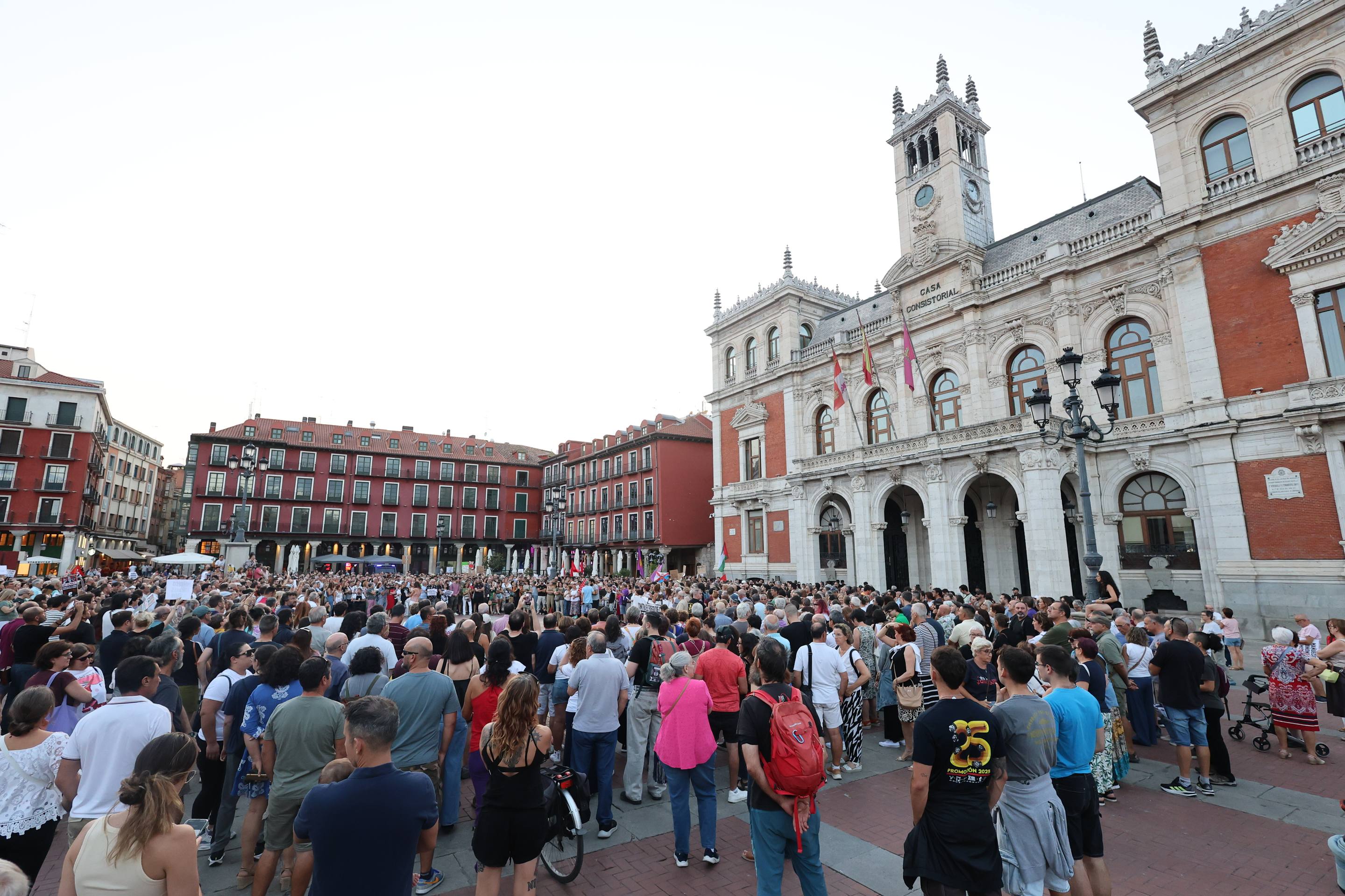Las imágenes de la manifestación contra la gestión de los incendios de Castilla y León