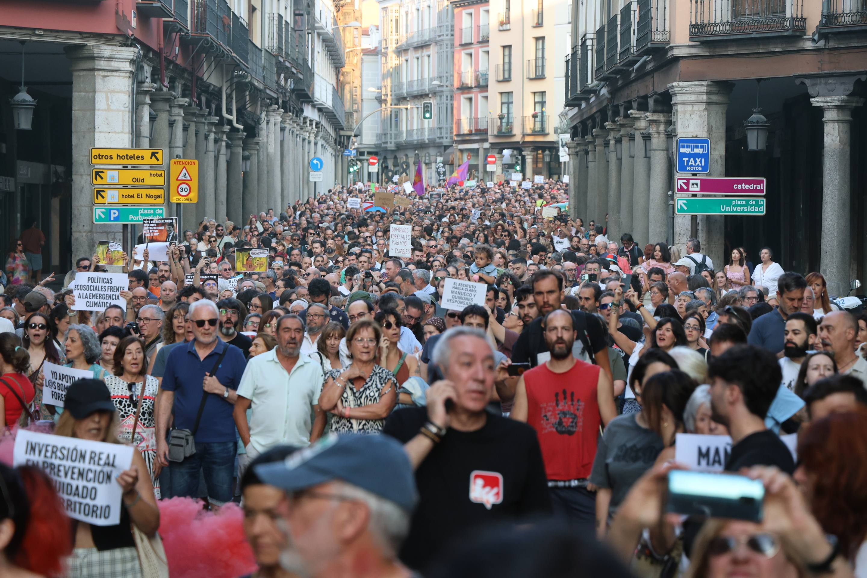 Las imágenes de la manifestación contra la gestión de los incendios de Castilla y León
