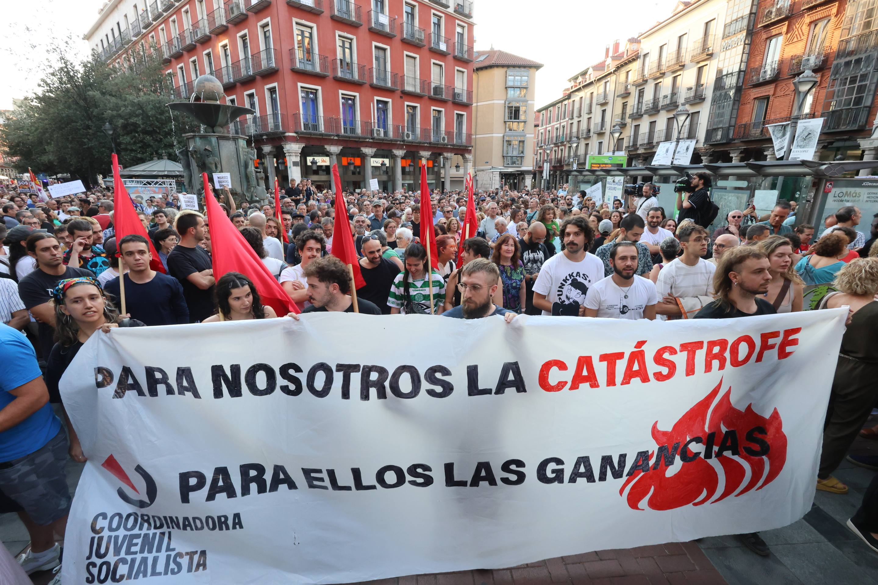 Las imágenes de la manifestación contra la gestión de los incendios de Castilla y León