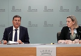 Carlos Fernández Carriedo e Isabel Blanco detallan las ayudas a los afectados de los incendios.