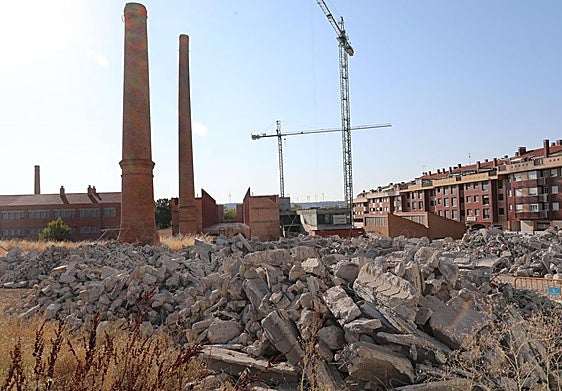 Plaza de La Tejera, que debe transformarse en punto de encuentro ciudadano.