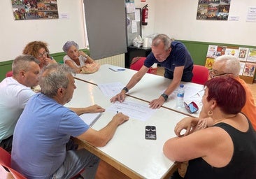 Zarandona se reúne con los vecinos de Pilarica para atender sus quejas por las obras de la tercera vía