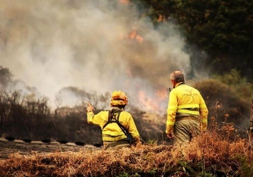 La lucha contra el fuego en primera línea: «Así no llegamos a los 50 años»