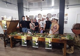 Hosteleros participantes en el certamen de pinchos de Pedrajas de San Esteban.