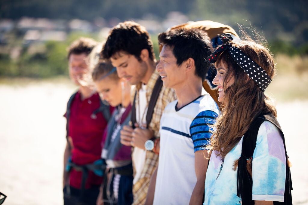 En primer plano, Verónica Echegui interpretando a Raquel en la serie '3 Caminos'