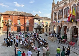 La plaza Mayor de Tiedra acogió de nuevo la Subasta de las Corderas