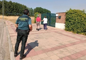 Auxiliado cuando caminaba por la CL-615 tras abandonar su residencia de mayores