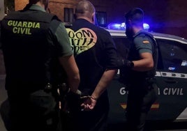 Detención del hombre por la Guardia Civil.