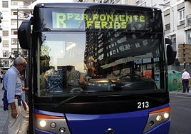 Imagen de archivo de un autobús de Auvasa con destino al recinto ferial.
