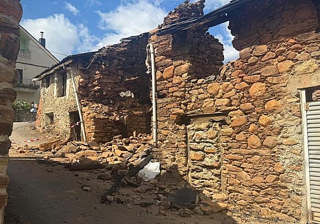 Una de las casas afectadas de Médulas como consecuencia del incendio de Yeres.