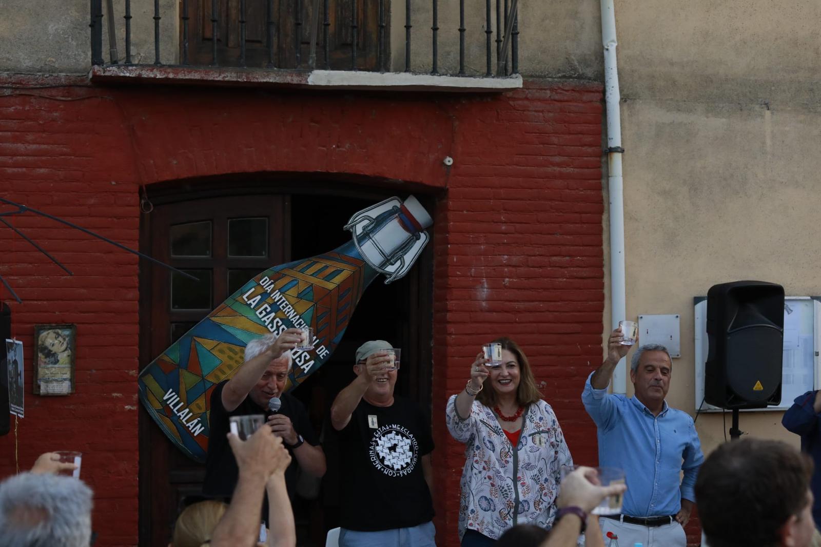 Así vivió Villalán de Campos su primer día internacional de la gaseosa