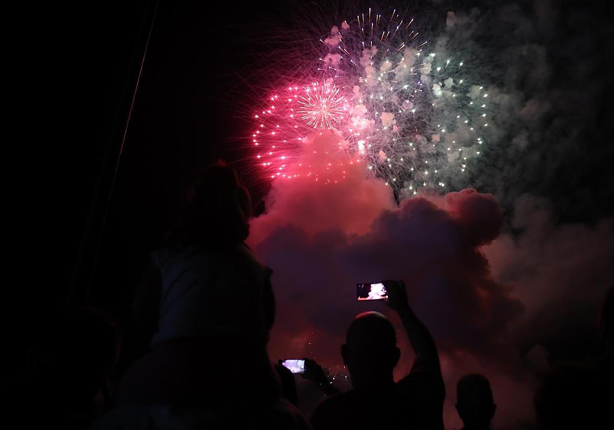 Mascletá y fuegos artificiales del último día de las Fiestas de la Virgen de San Lorenzo de 2024.