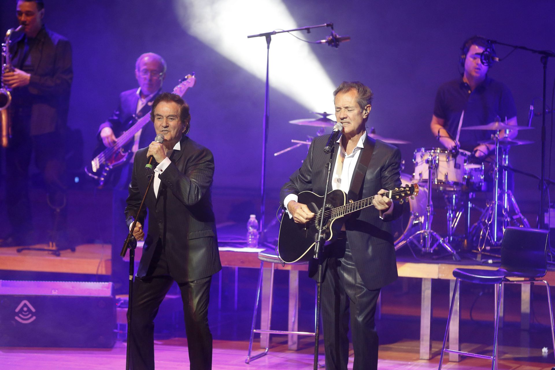 Manuel de la Calva (izquierda) y Ramón Arcusa, el Dúo Dinámico, en un concierto en el Auditorio Miguel Delibes de Valladolid en el año 2016.