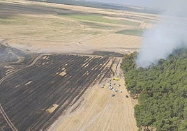 Vista aérea del incendio de este lunes en Fuentepelayo.