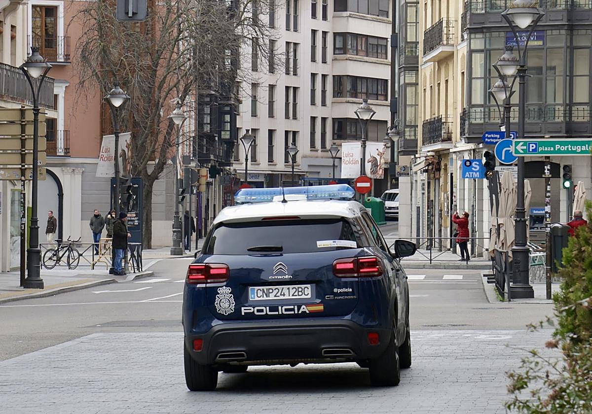 Un coche de la Policía Nacional en una foto de archivo.