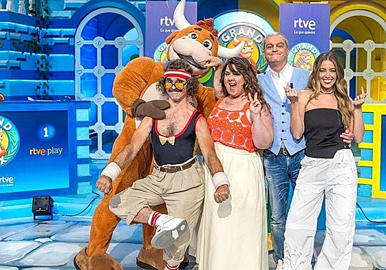 Presentador y colaboradores de 'Grand Prix'.