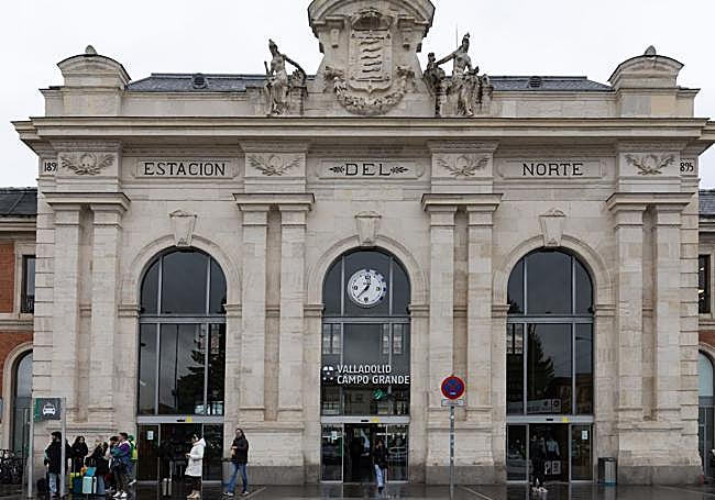 Fachada de la estación de Campo Grande.