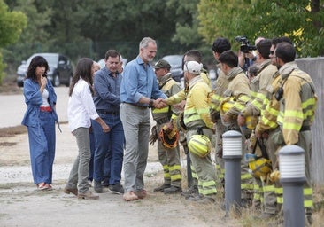 Los agentes forestales niegan el saludo a Mañueco durante la visita de los Reyes a Sanabria