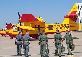 La tripulación del 43 Grupo, de camino a una de sus aeronaves