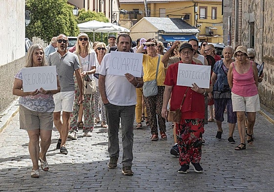 Vecinos de Villacastín piden seguridad, cuartel y protección el pasado 16 de agosto.