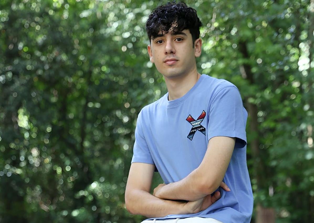 Imagen secundaria 1 - Alberto Pulgar, el tiktoker que reparte dinero por las calles de Valladolid