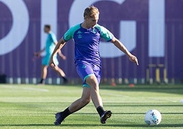 Arnu, en un entrenamiento con el Real Valladolid.