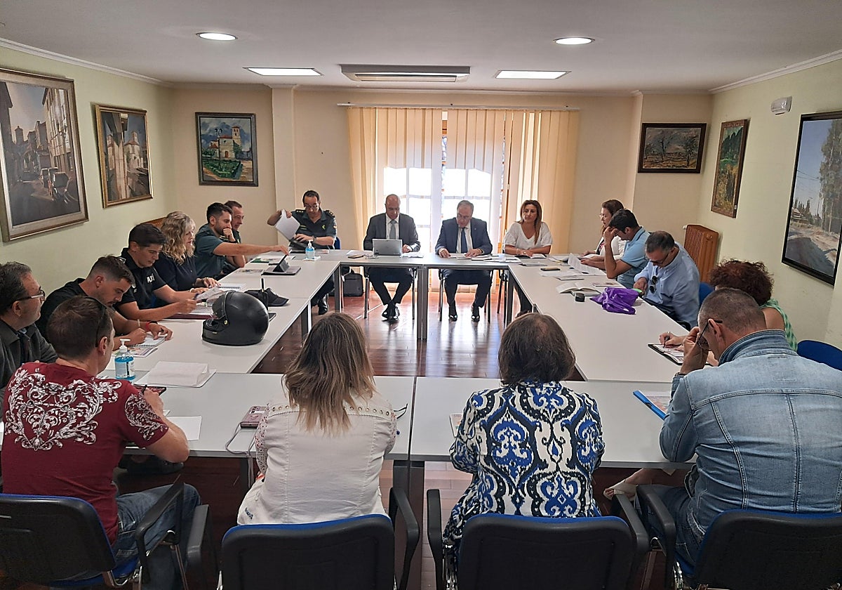 Reunión de la Junta de Seguridad para las fiestas patronales en honor a Nuestra Señora la Virgen del Villar en Laguna de Duero.