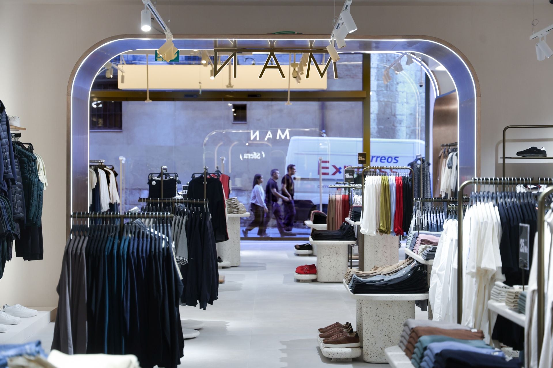 Así es la tienda remodelada de Sfera en la calle Santiago